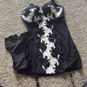 Victoria secert lingerie size 34D bra matched with new M panty